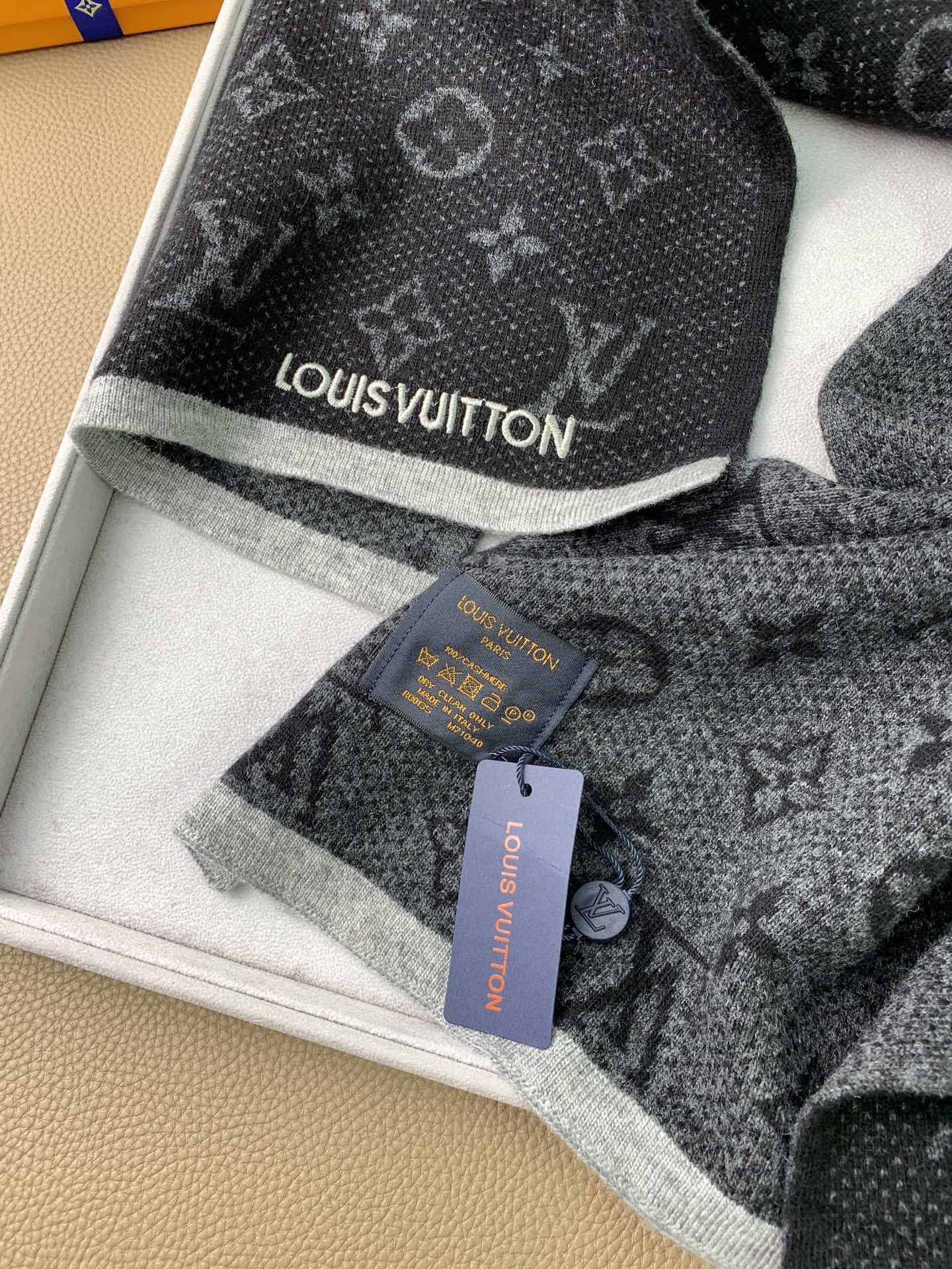 Louis Vuitton Scarf